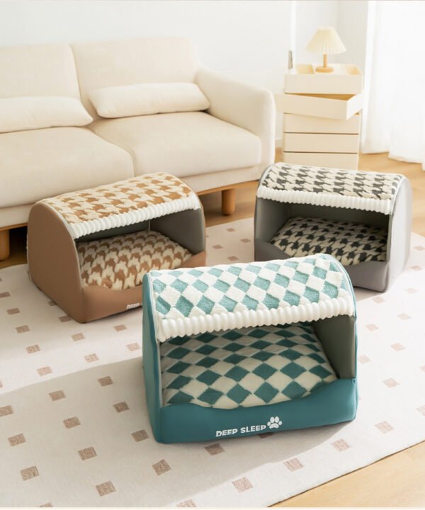 Autumn and winter, dogs sleep peacefully in drawers, dog beds with golden fur, large dog beds for deep sleep, cat beds, and pet beds for all seasons